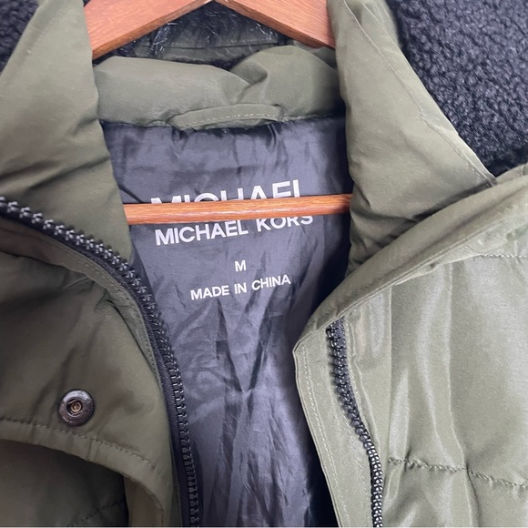 Michael Kors navy blue puffer jacket size Medium - Picture 13 of 14